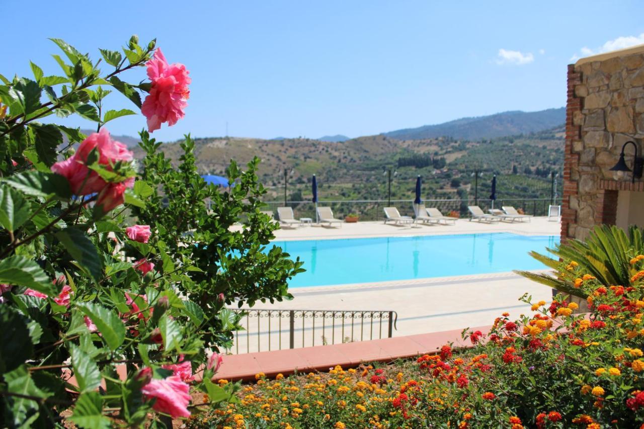 Вілла Agriturismo Le Campanelle - Sicilia - Cefalu Ласкарі Екстер'єр фото